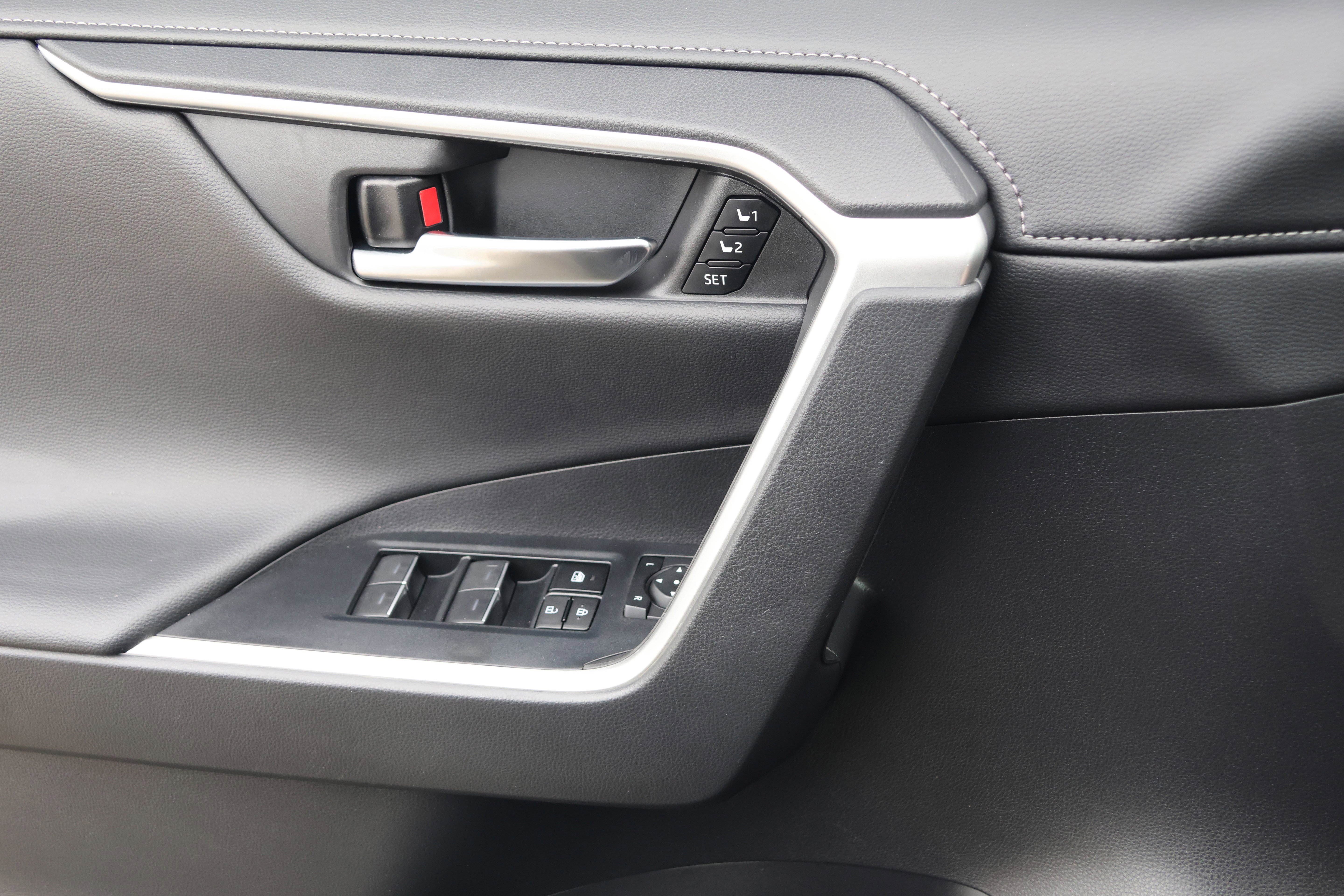 Used 2023 Toyota RAV4 Limited image 12