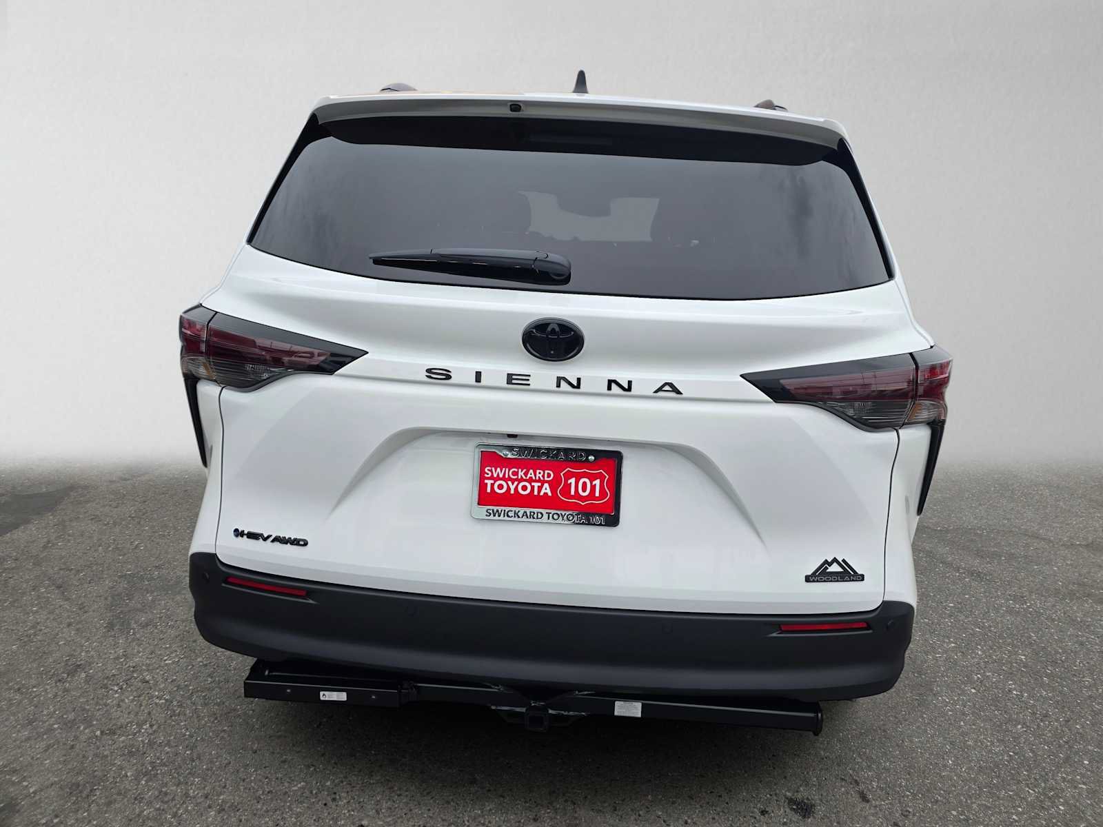 New 2026 Toyota Sienna XLE Woodland Edition AWD/4WD image 4