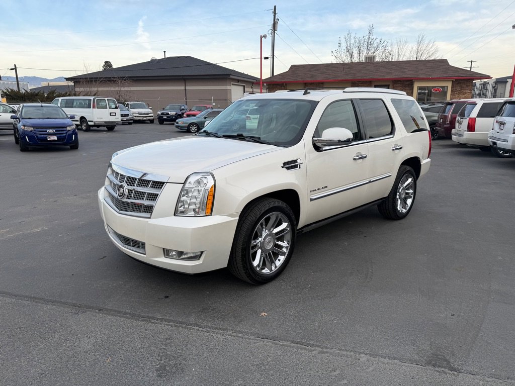 Used 2011 Cadillac Escalade Platinum AWD/4WD image 2