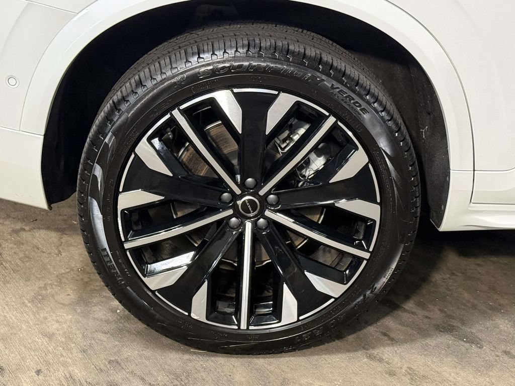 Certified 2025 Volvo XC90 T8 Plus w/ Protection Package Premier AWD/4WD image 13