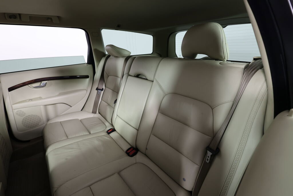 Used 2009 Volvo XC70 3.2 image 16