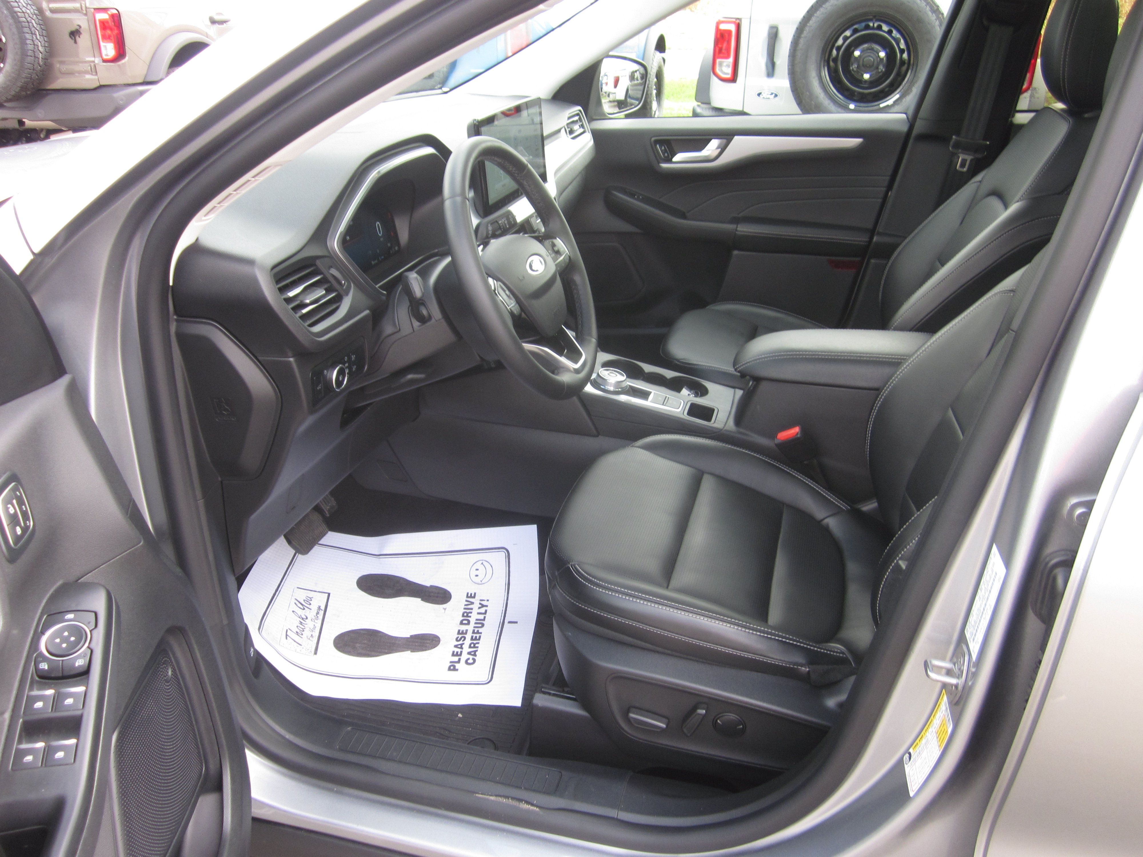 Used 2024 Ford Escape Platinum w/ Class II Trailer Tow Package AWD/4WD image 12