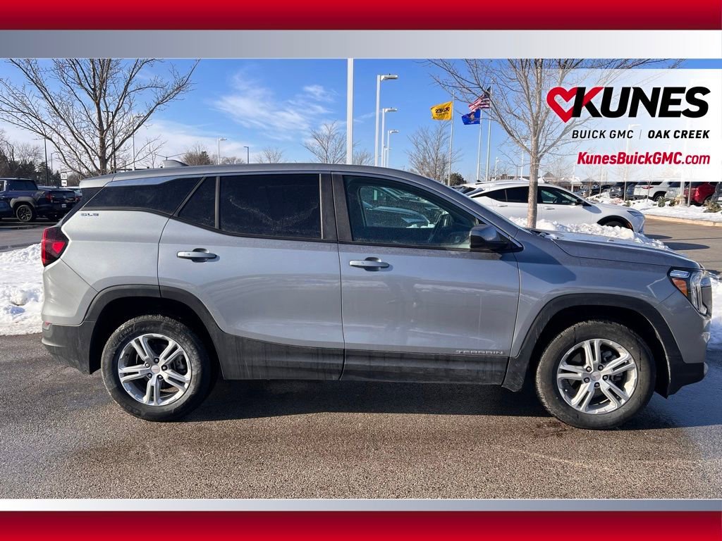 Used 2024 GMC Terrain SLE image 4