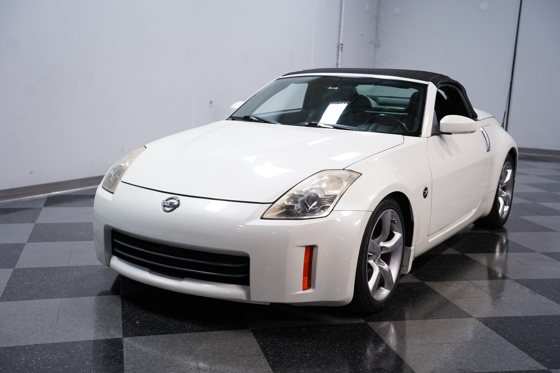 Used 2007 Nissan 350Z Touring RWD image 16