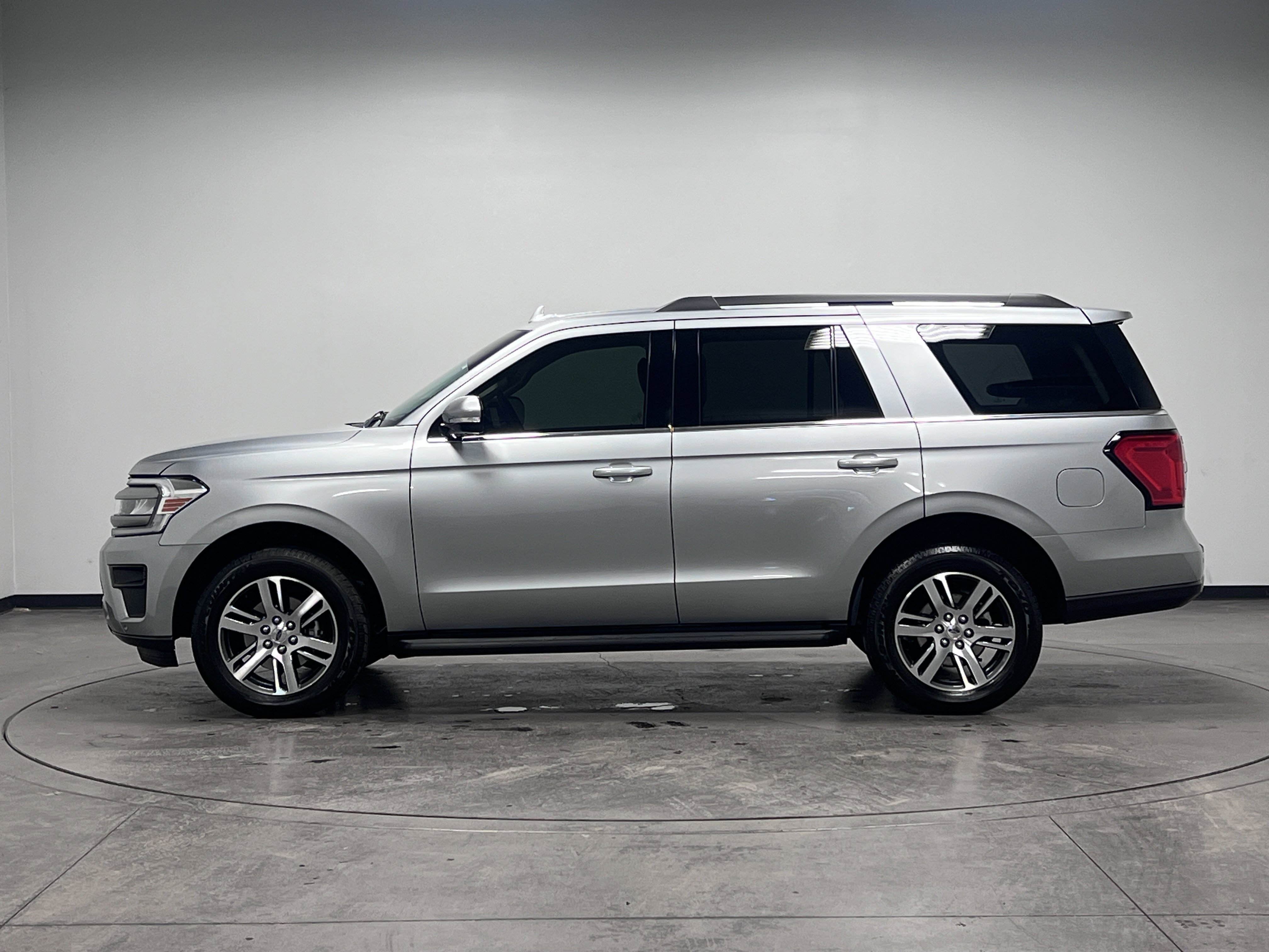 Used 2024 Ford Expedition XLT image 5