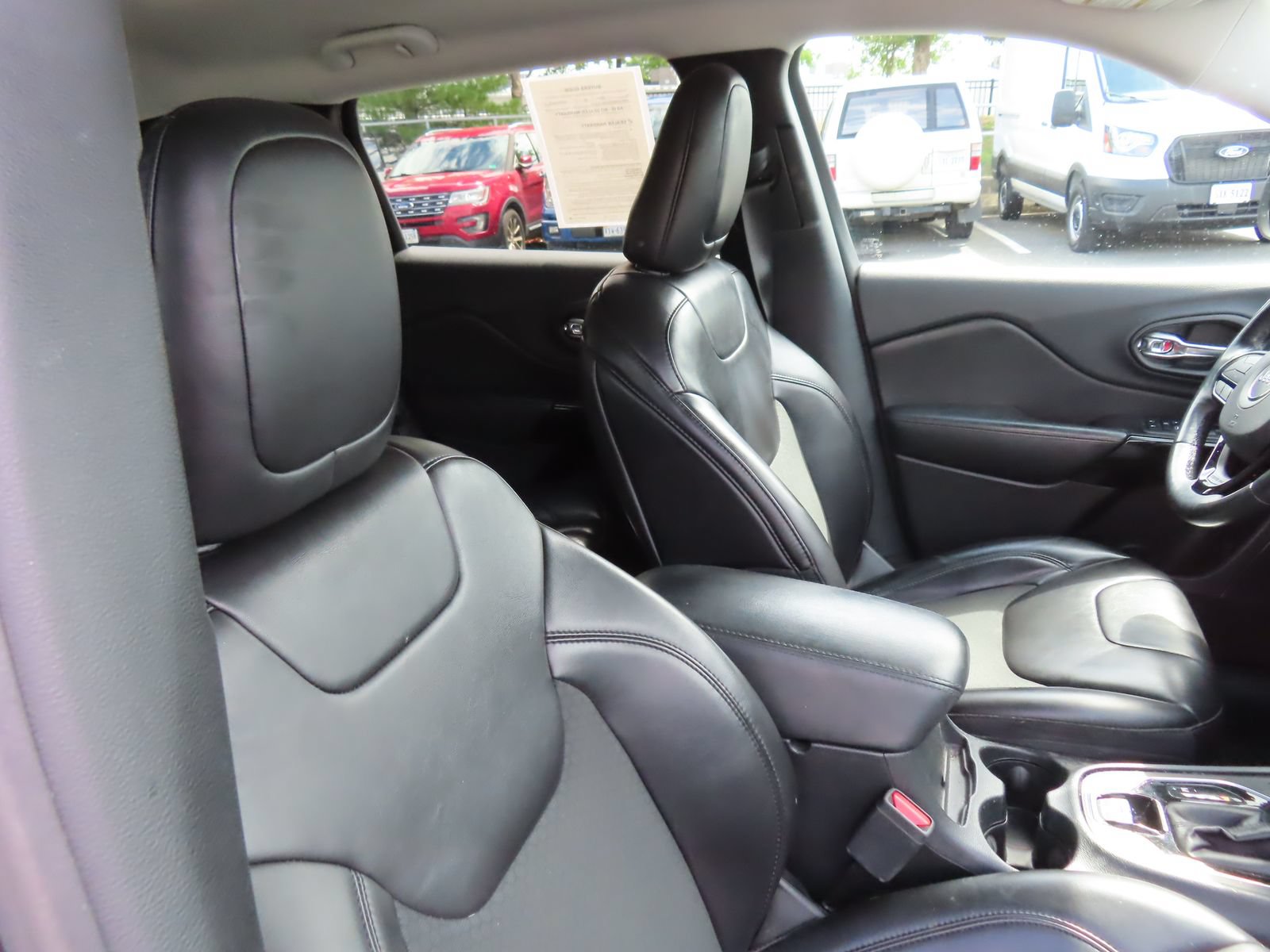 Used 2019 Jeep Cherokee Latitude Plus AWD/4WD image 29