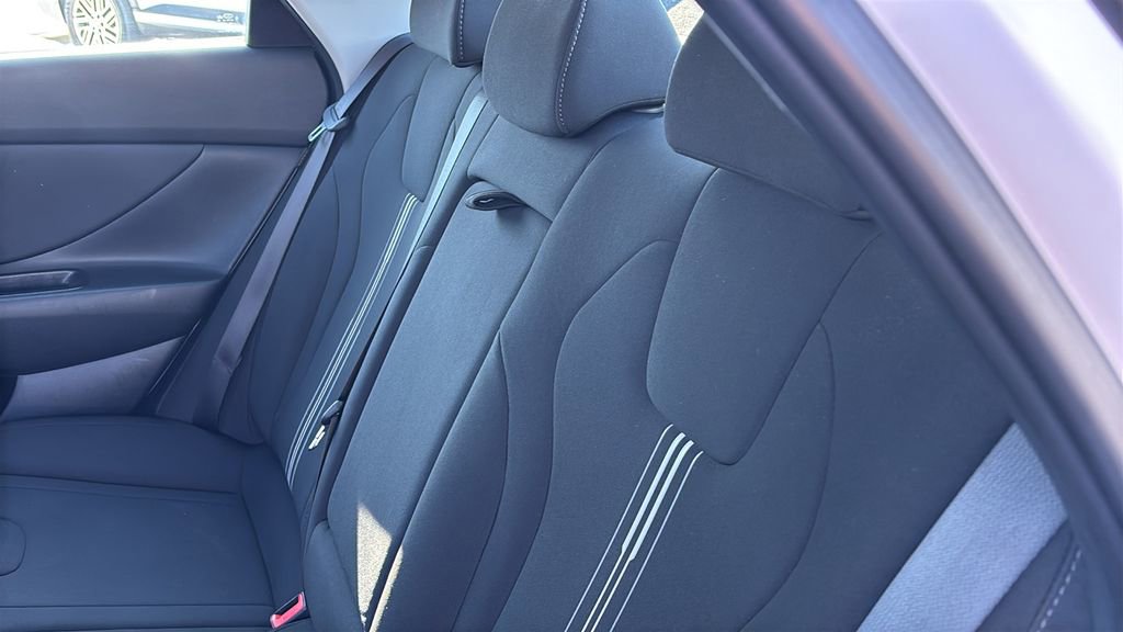 Used 2025 Hyundai Elantra SEL image 30