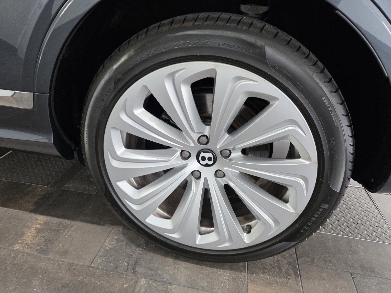 Used 2021 Bentley Bentayga image 14