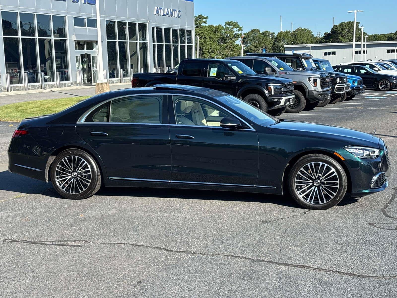 Used 2025 Mercedes-Benz S 580 4MATIC Sedan image 2