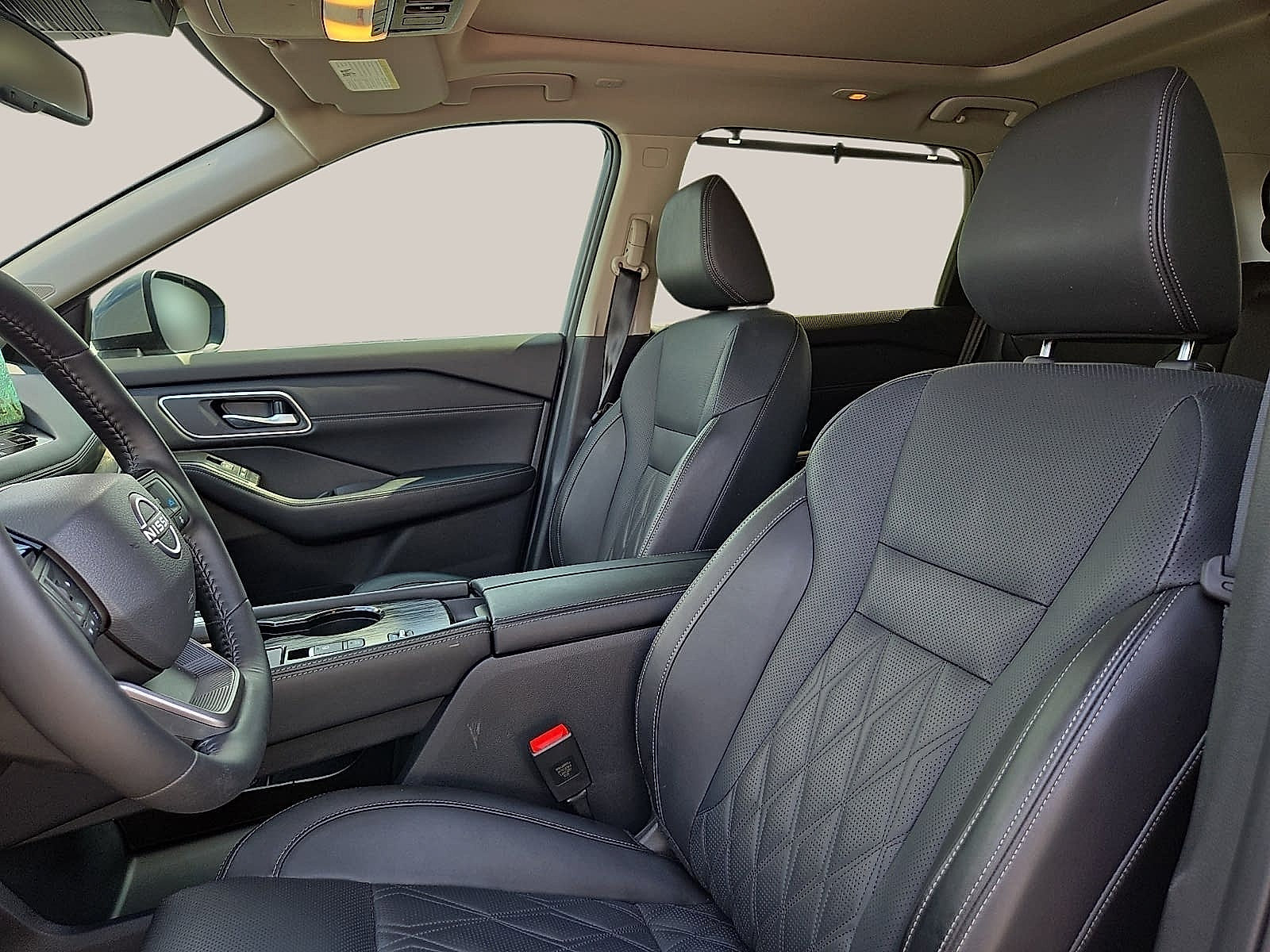 Used 2025 Nissan Rogue Platinum w/ Platinum Premium Package FWD image 12