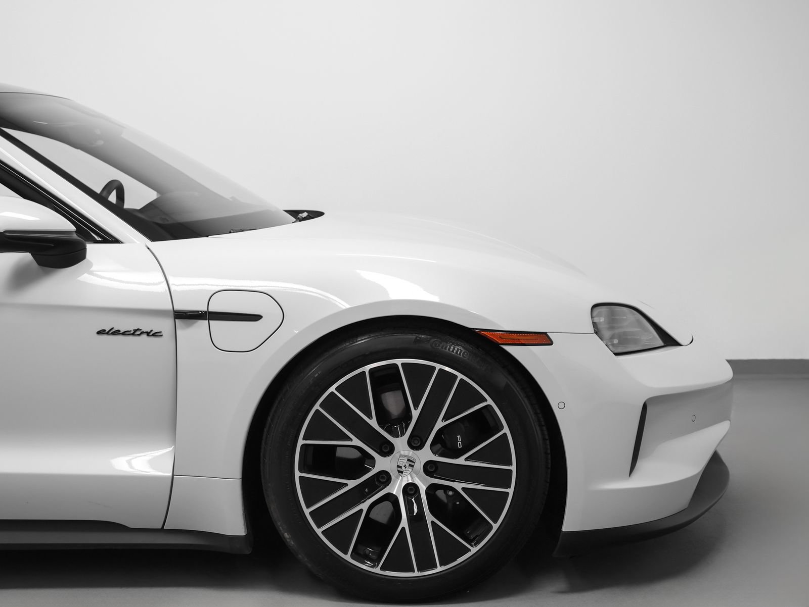 Certified 2025 Porsche Taycan AWD/4WD image 16