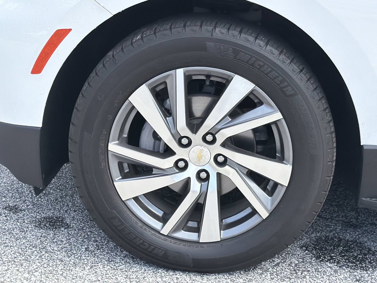 Used 2024 Chevrolet Equinox LT FWD image 34