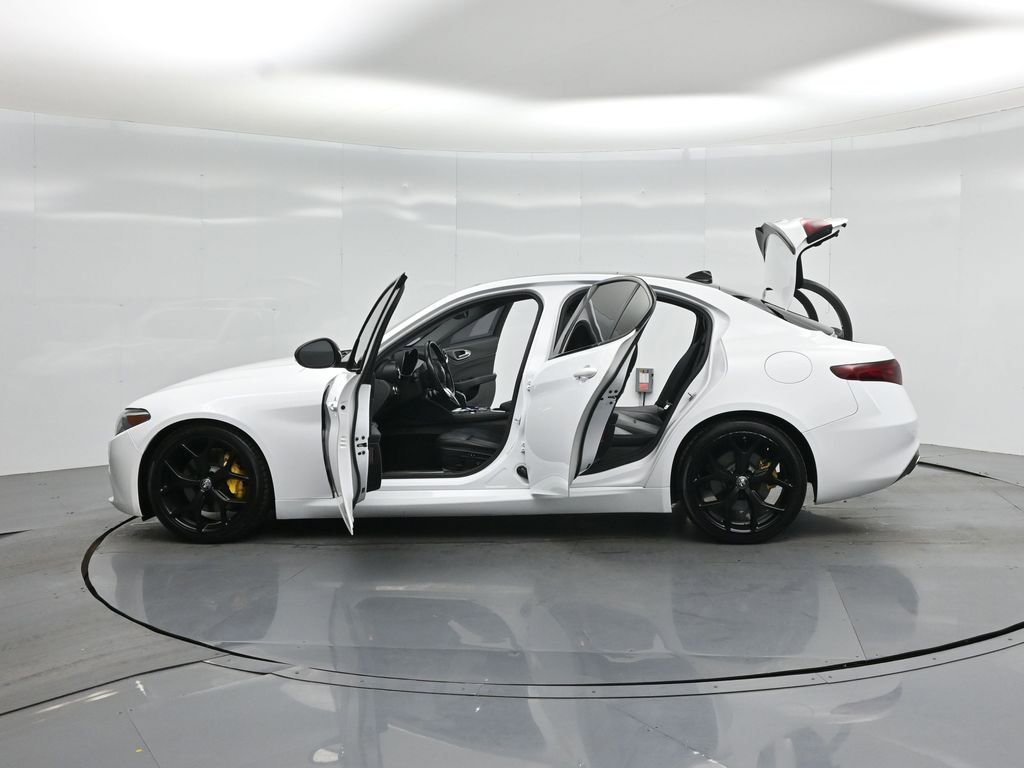 Used 2021 Alfa Romeo Giulia Ti w/ Nero Edizione RWD image 32