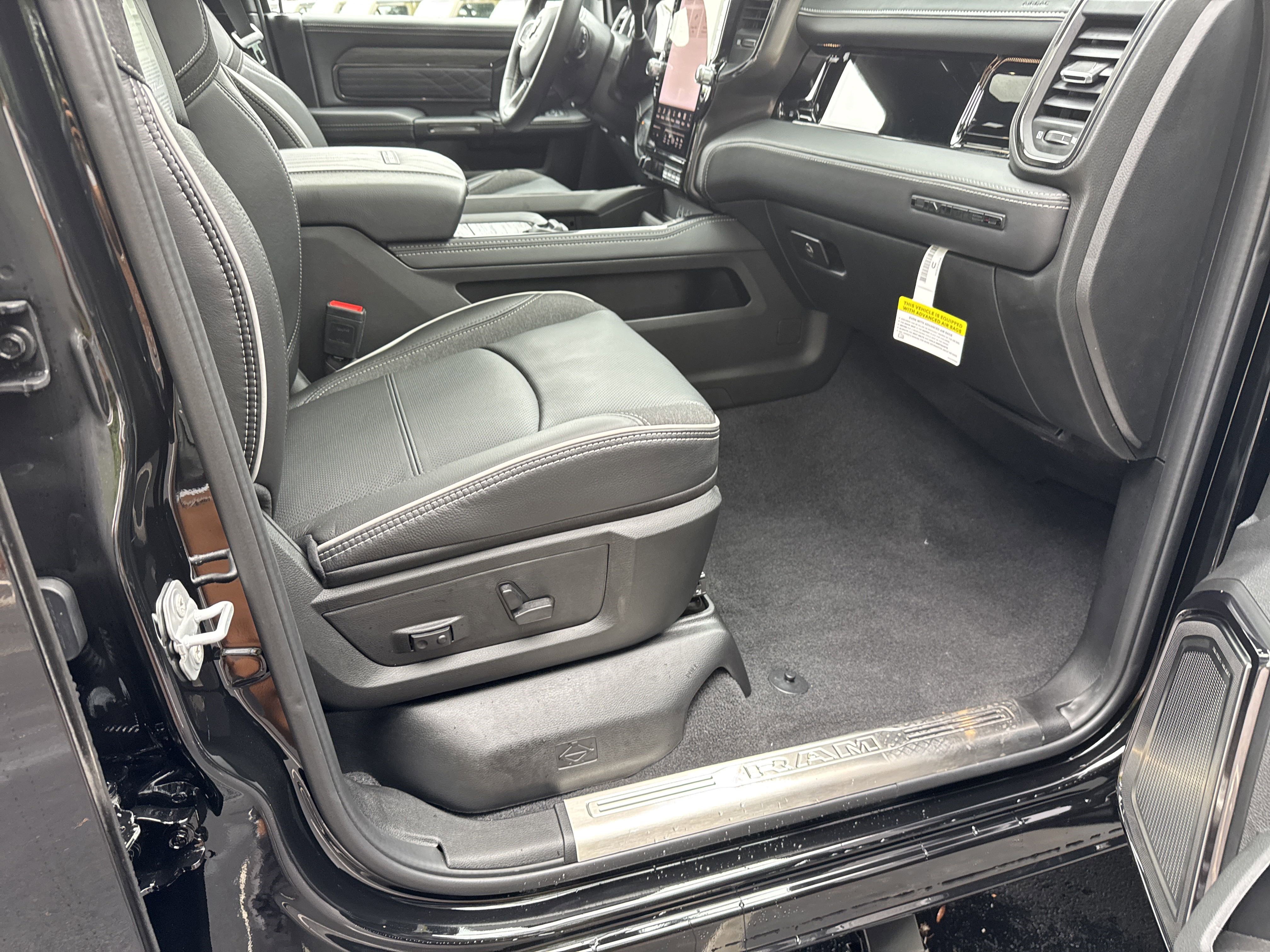 New 2025 RAM 2500 Limited image 18