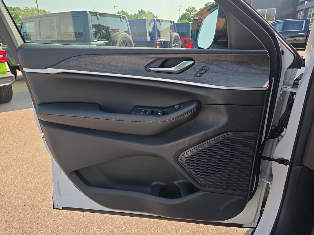 New 2026 Jeep Grand Cherokee L Limited AWD/4WD image 31