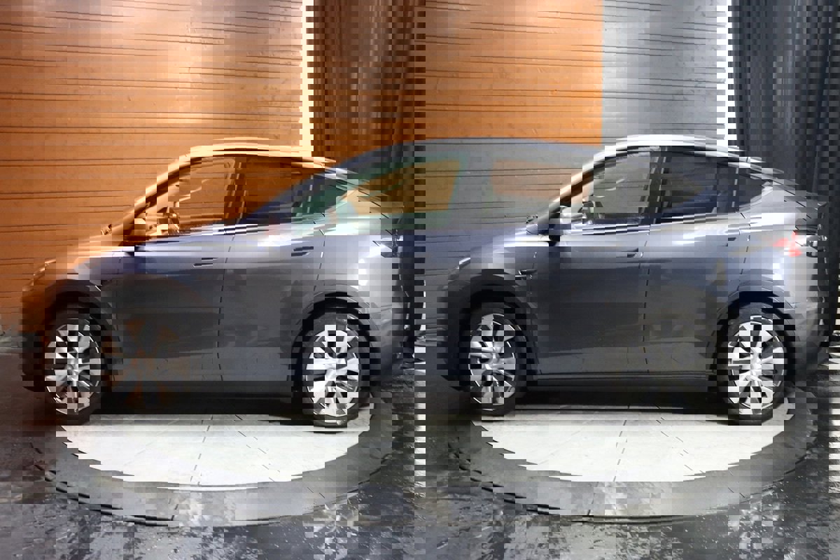 Used 2021 Tesla Model Y Long Range image 7