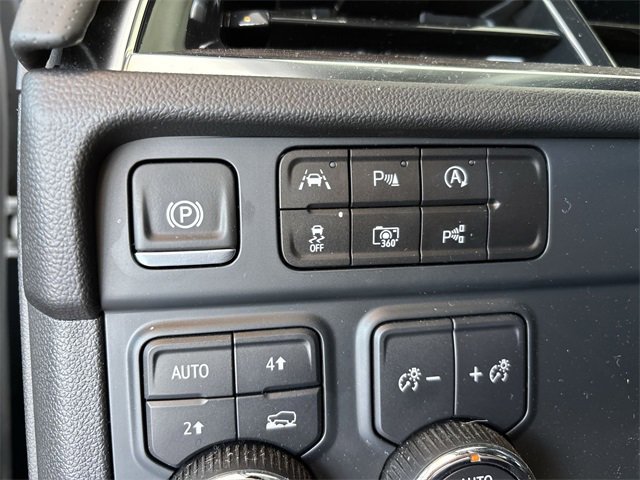 New 2025 Chevrolet Suburban Premier image 33