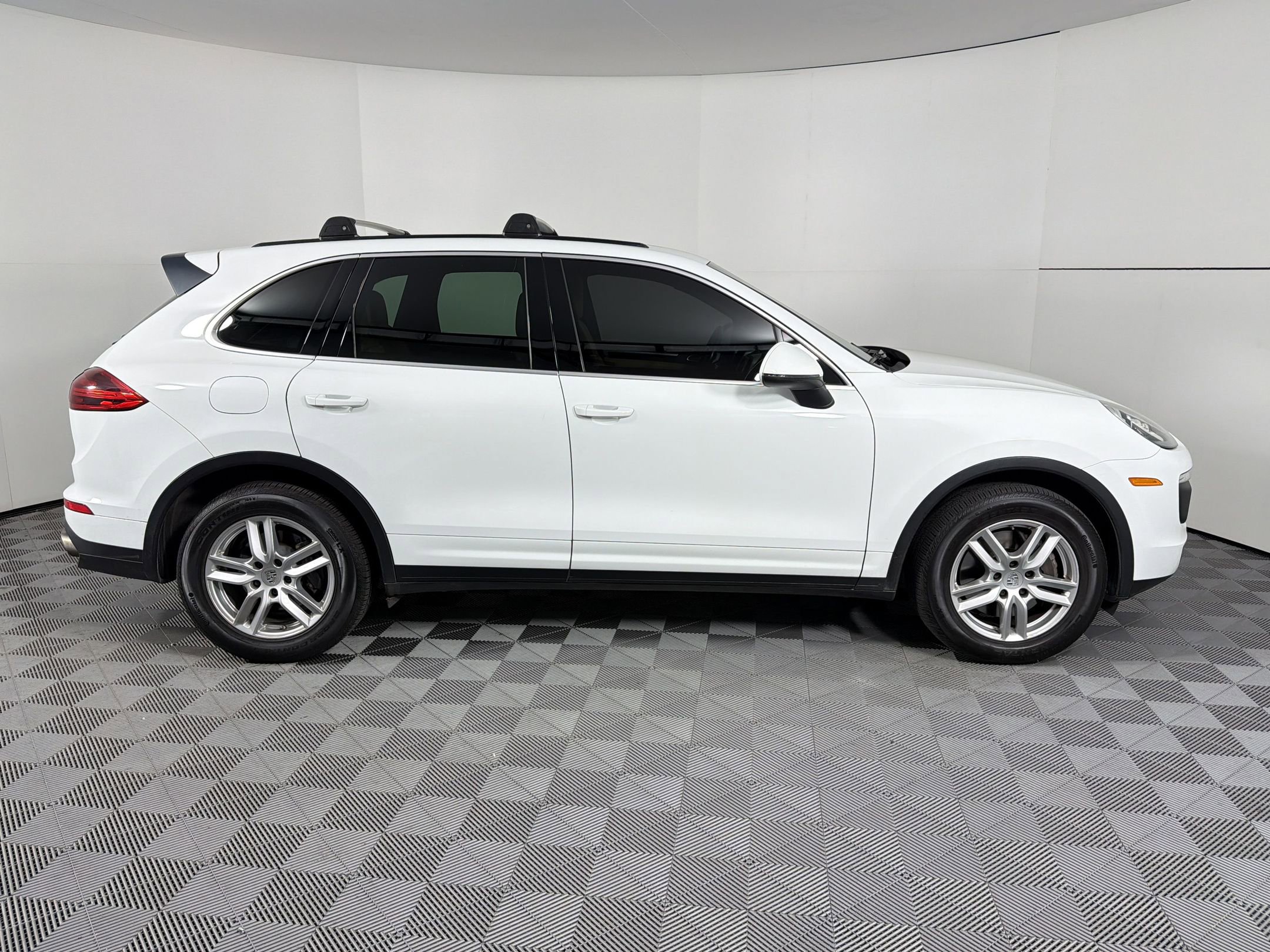 Used 2016 Porsche Cayenne AWD/4WD image 8