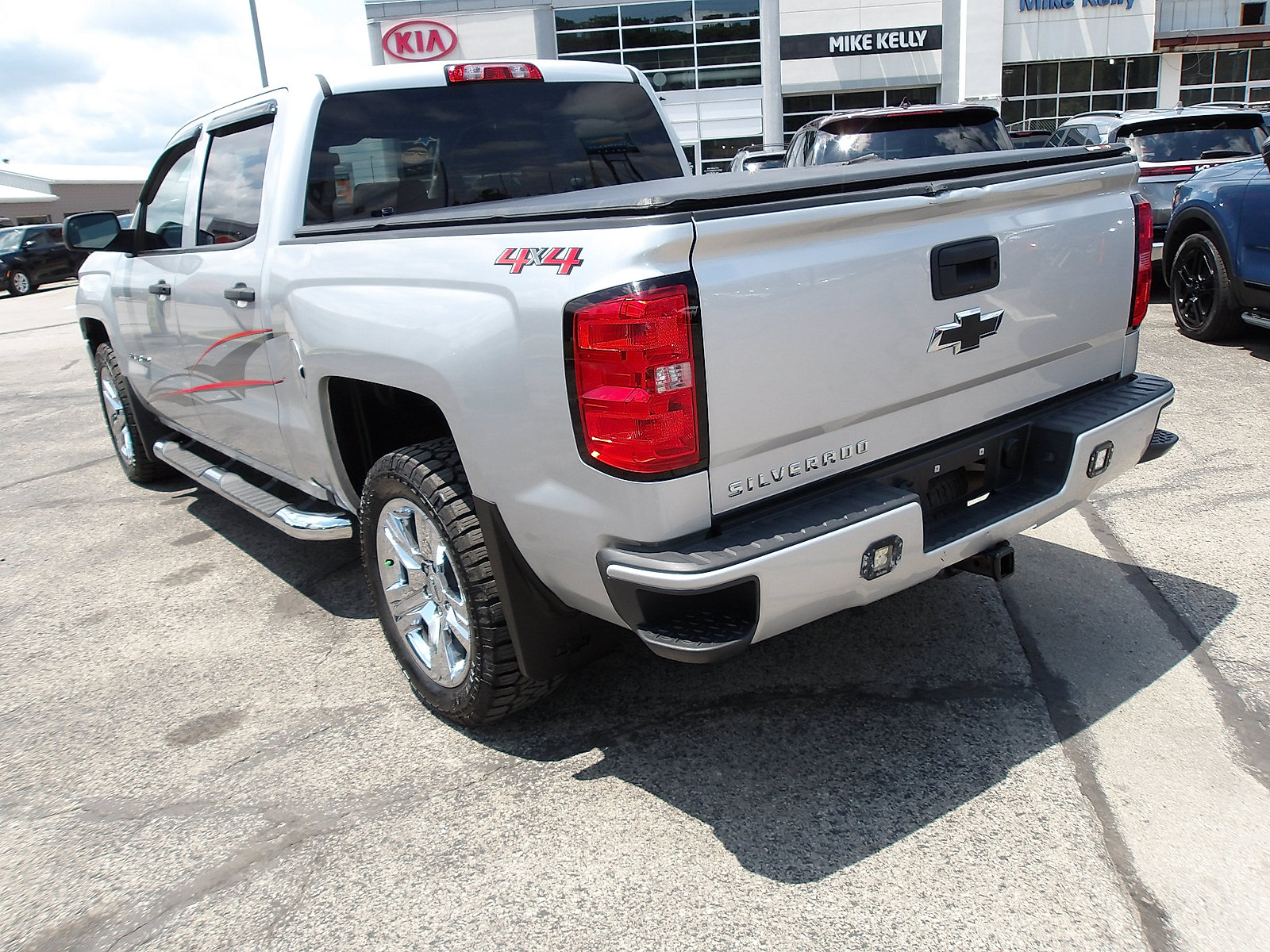 Used 2018 Chevrolet Silverado 1500 Custom w/ Custom Value Package AWD/4WD image 5