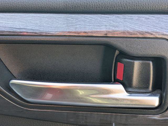 Certified 2021 Toyota Highlander Platinum AWD/4WD image 35