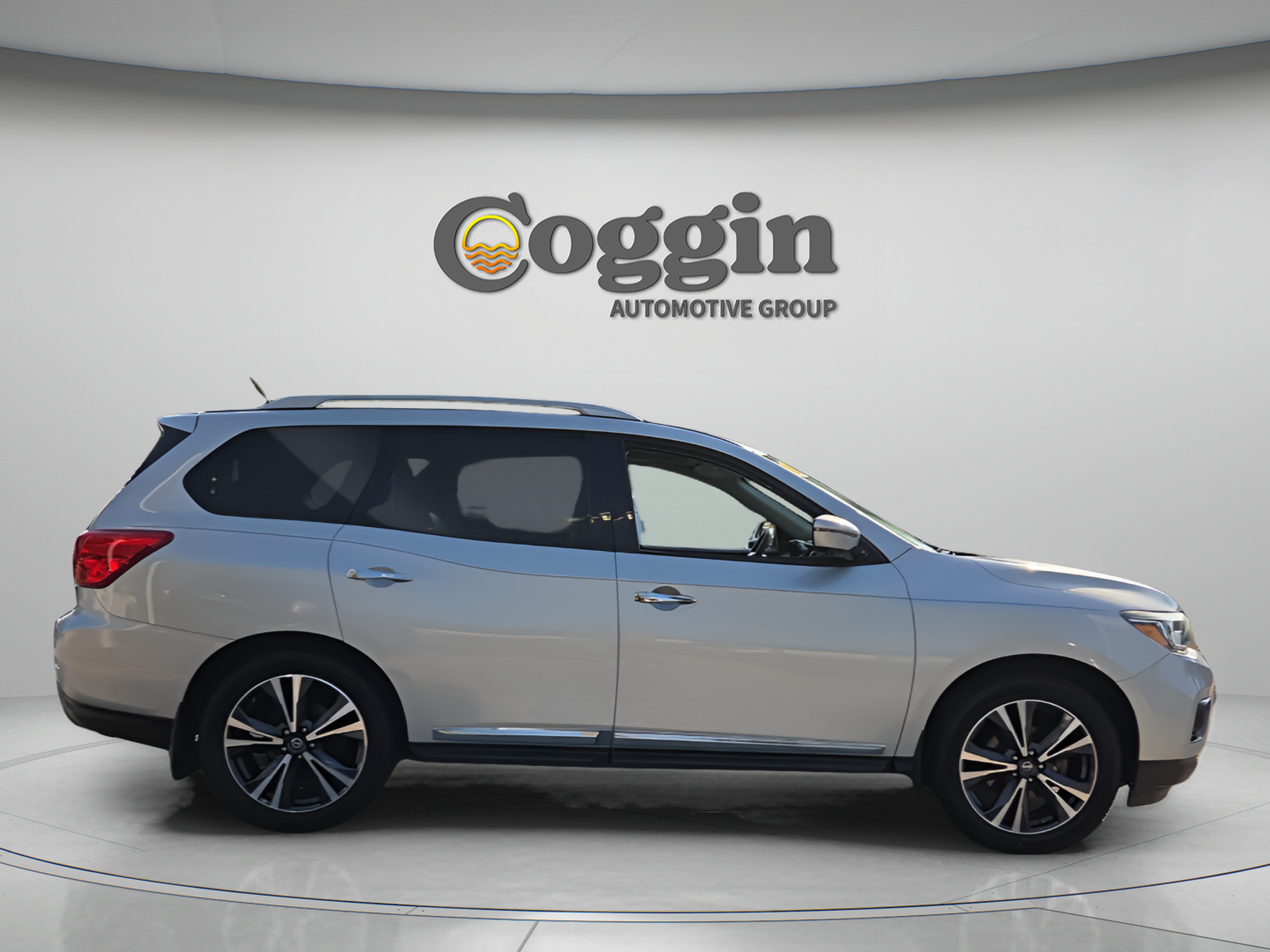 Used 2017 Nissan Pathfinder Platinum FWD image 6