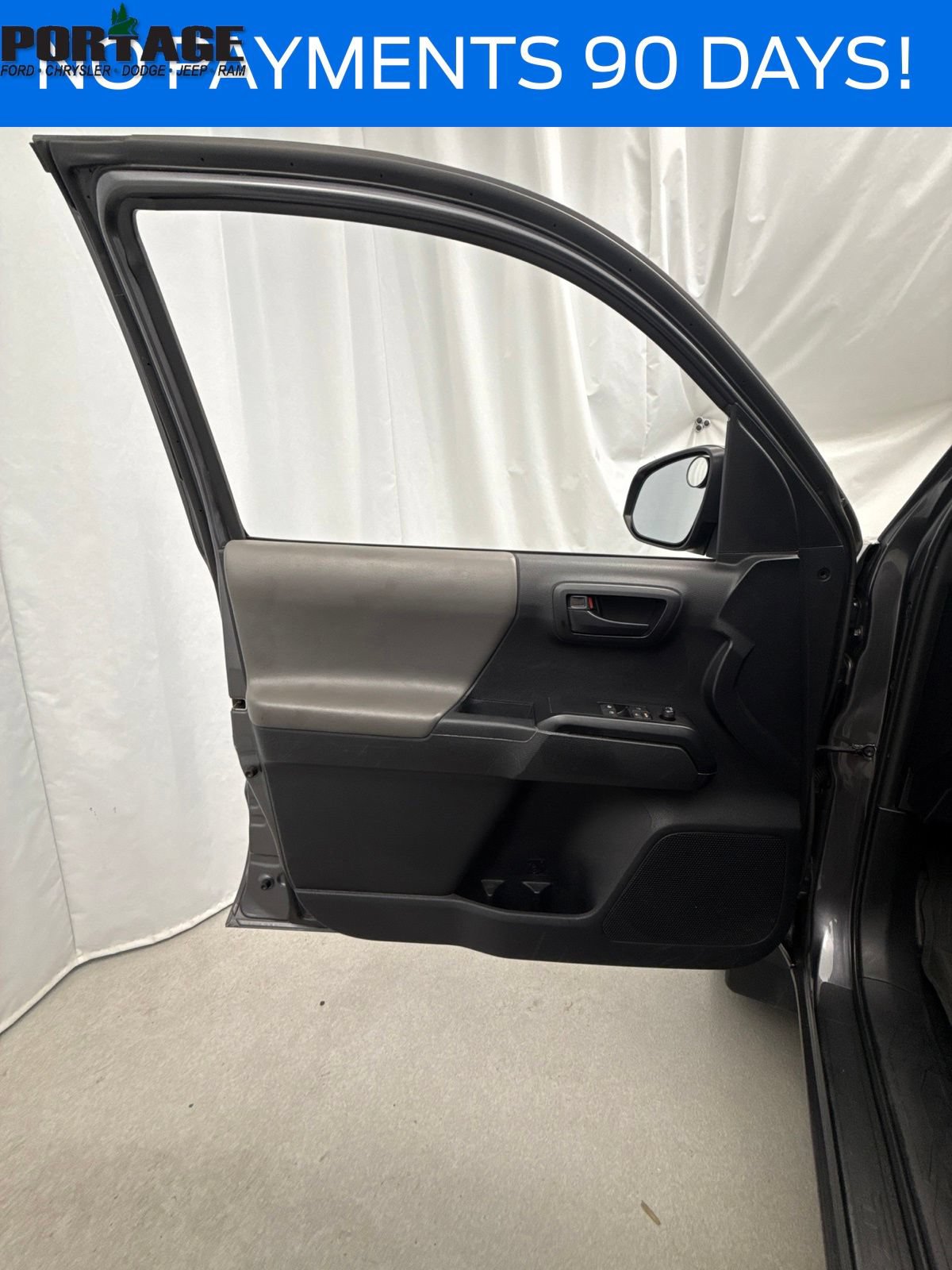 Used 2020 Toyota Tacoma SR AWD/4WD image 12