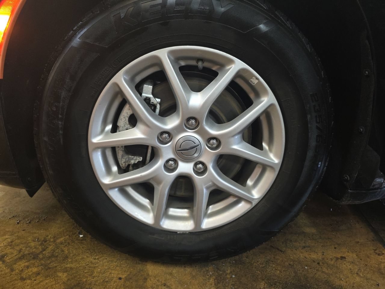 Used 2024 Chrysler Pacifica Touring-L FWD image 33