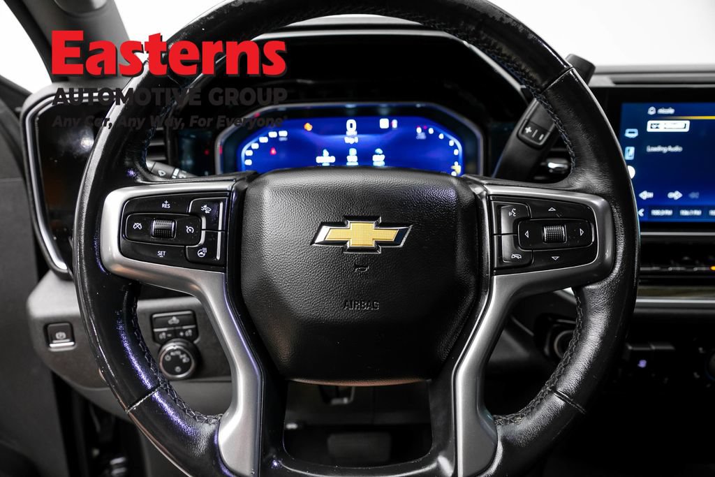 Used 2022 Chevrolet Silverado 1500 LT w/ Convenience Package II AWD/4WD image 10