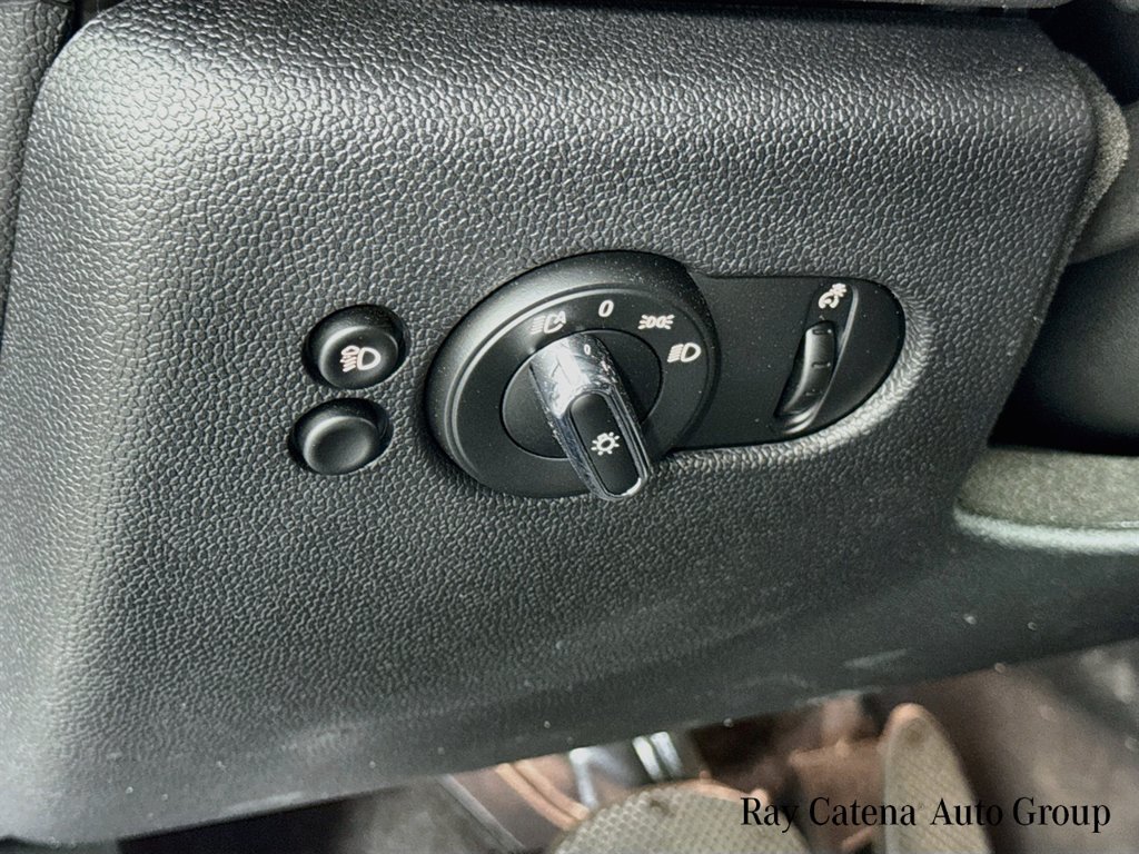 Used 2024 MINI Cooper 2-Door Hardtop FWD image 10