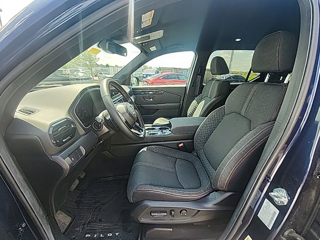 Certified 2025 Honda Pilot Sport image 14