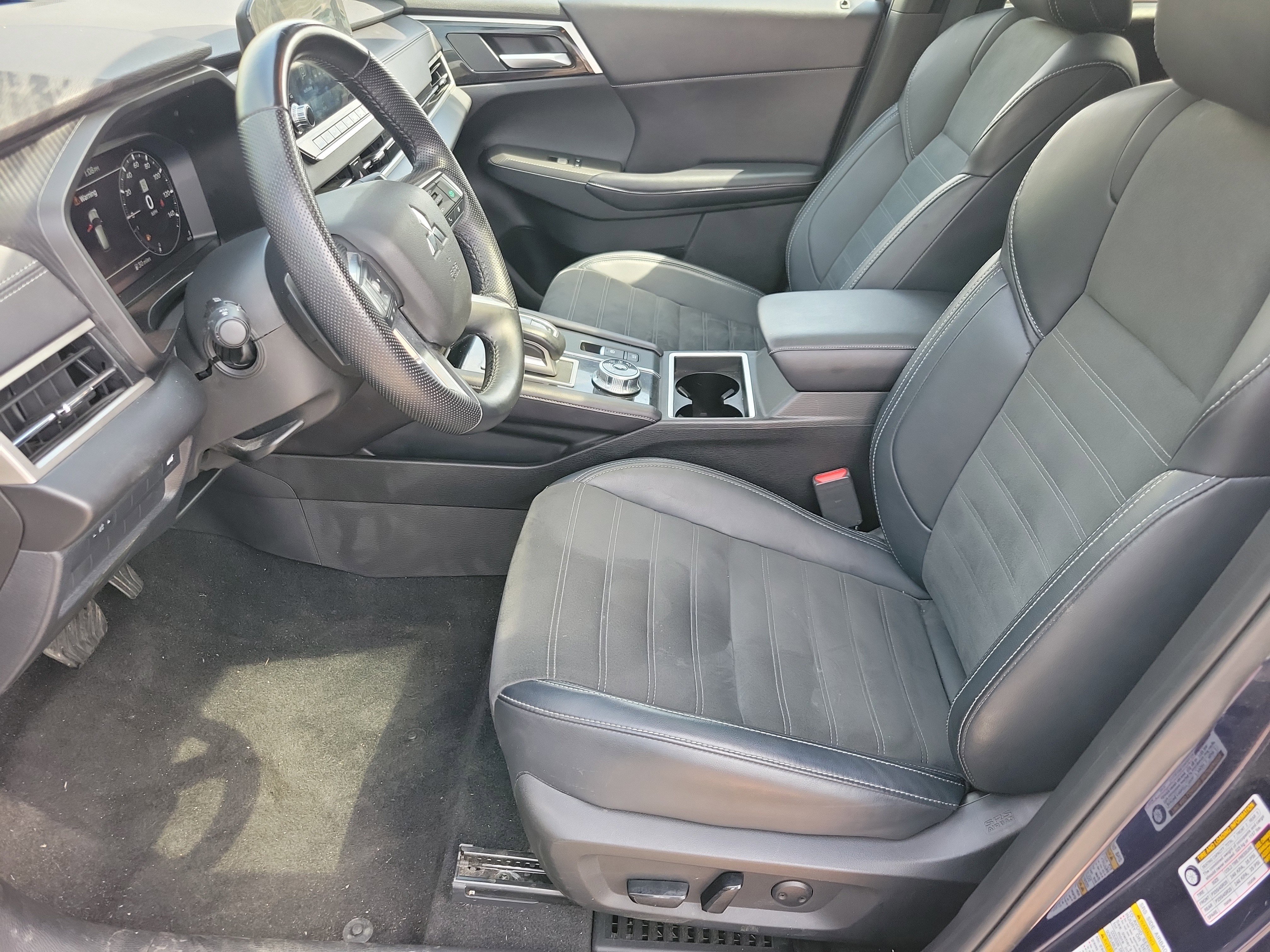 Used 2024 Mitsubishi Outlander SE image 4