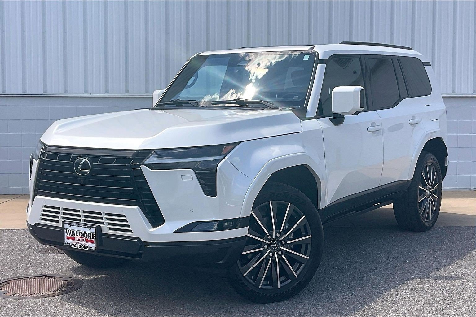 Used 2025 Lexus GX 550 w/ Accessory Package (2T) AWD/4WD image 2