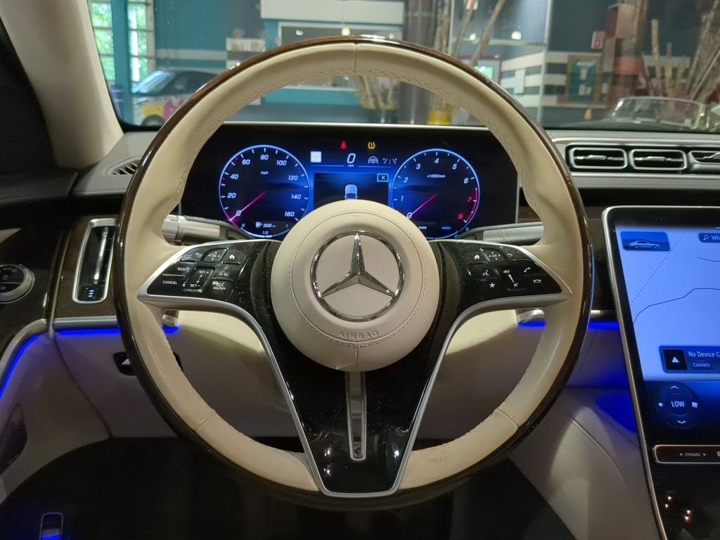 Used 2024 Mercedes-Benz S 500 4MATIC image 2