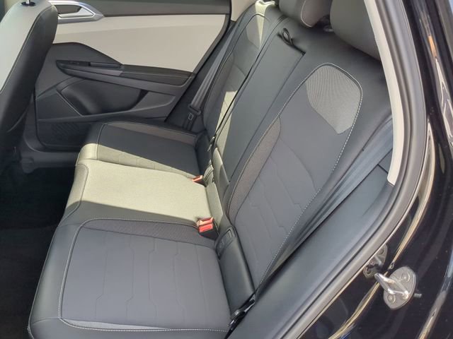 Certified 2025 Volkswagen Taos SE w/ Black Wheel Package image 16