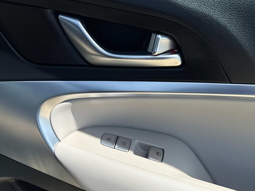 Used 2023 Genesis G70 2.0T RWD image 16