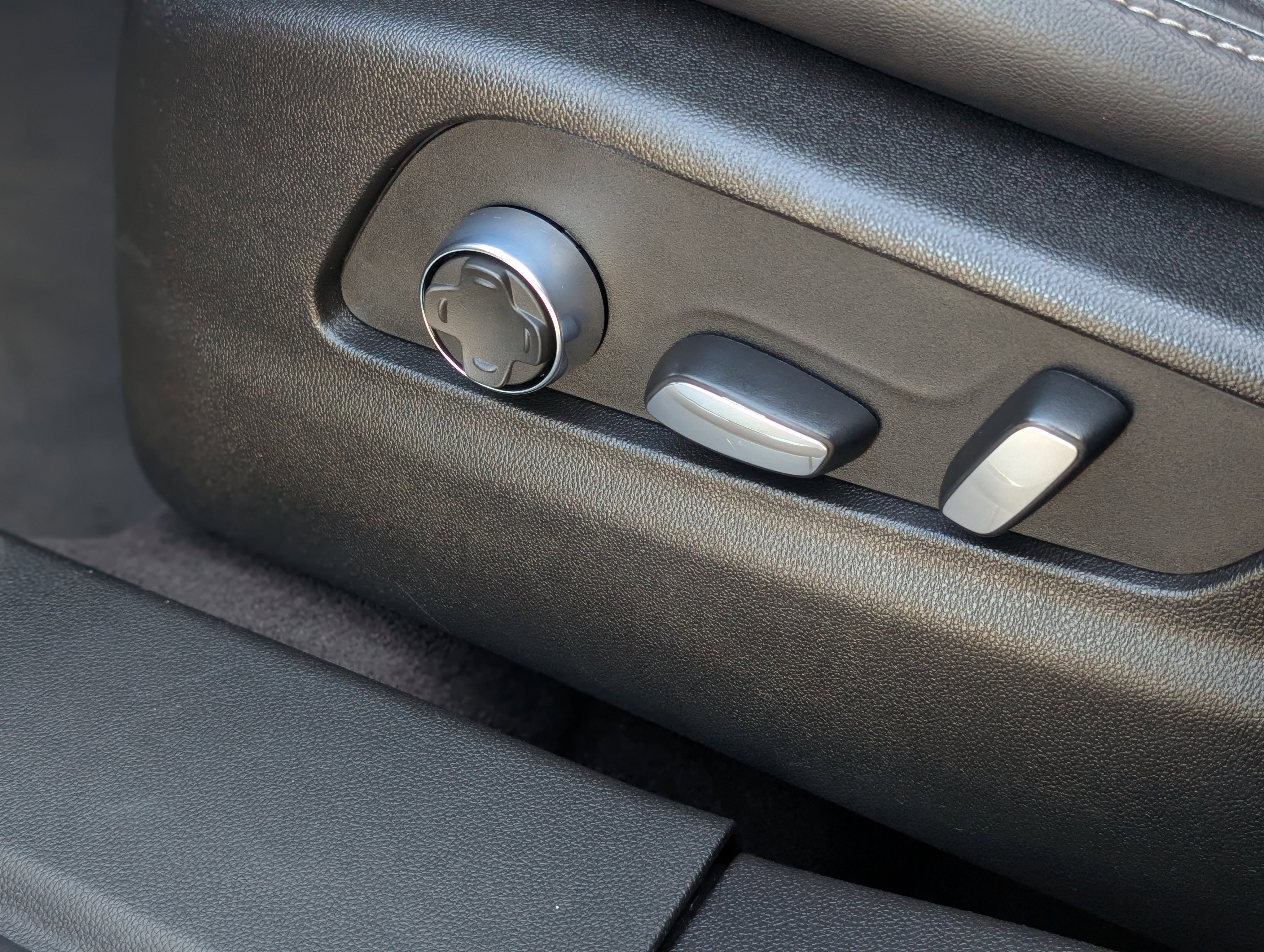 Used 2024 Cadillac XT4 Premium Luxury image 31