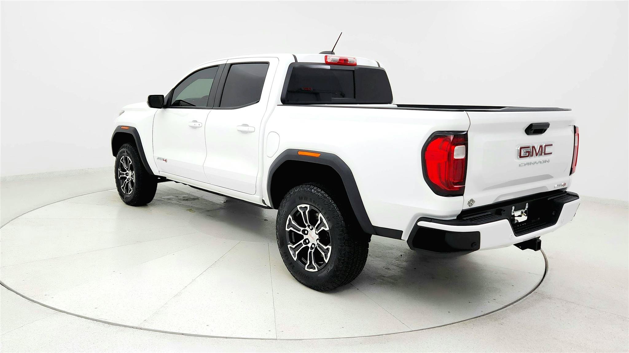 Used 2024 GMC Canyon AT4 w/ AT4 Premium Package AWD/4WD image 3