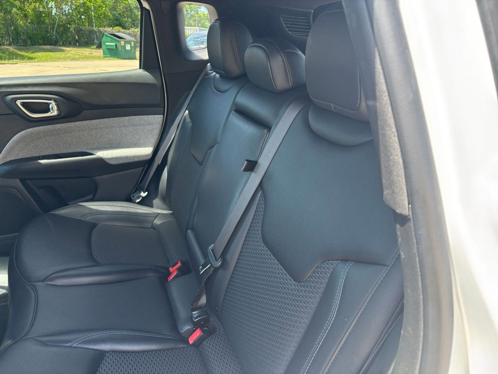 Used 2025 Jeep Compass Latitude image 37