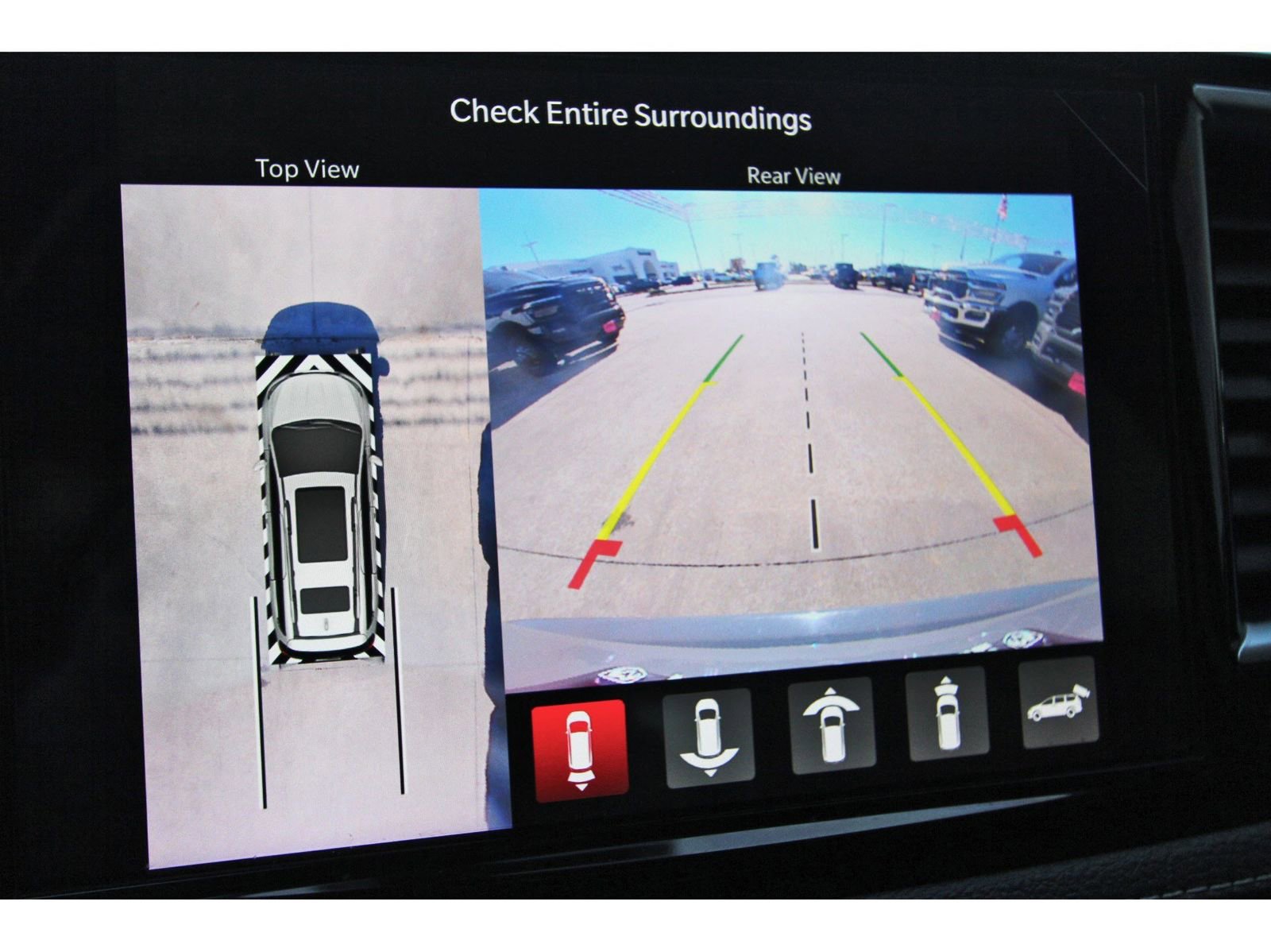 Used 2024 Chrysler Pacifica Premium image 27