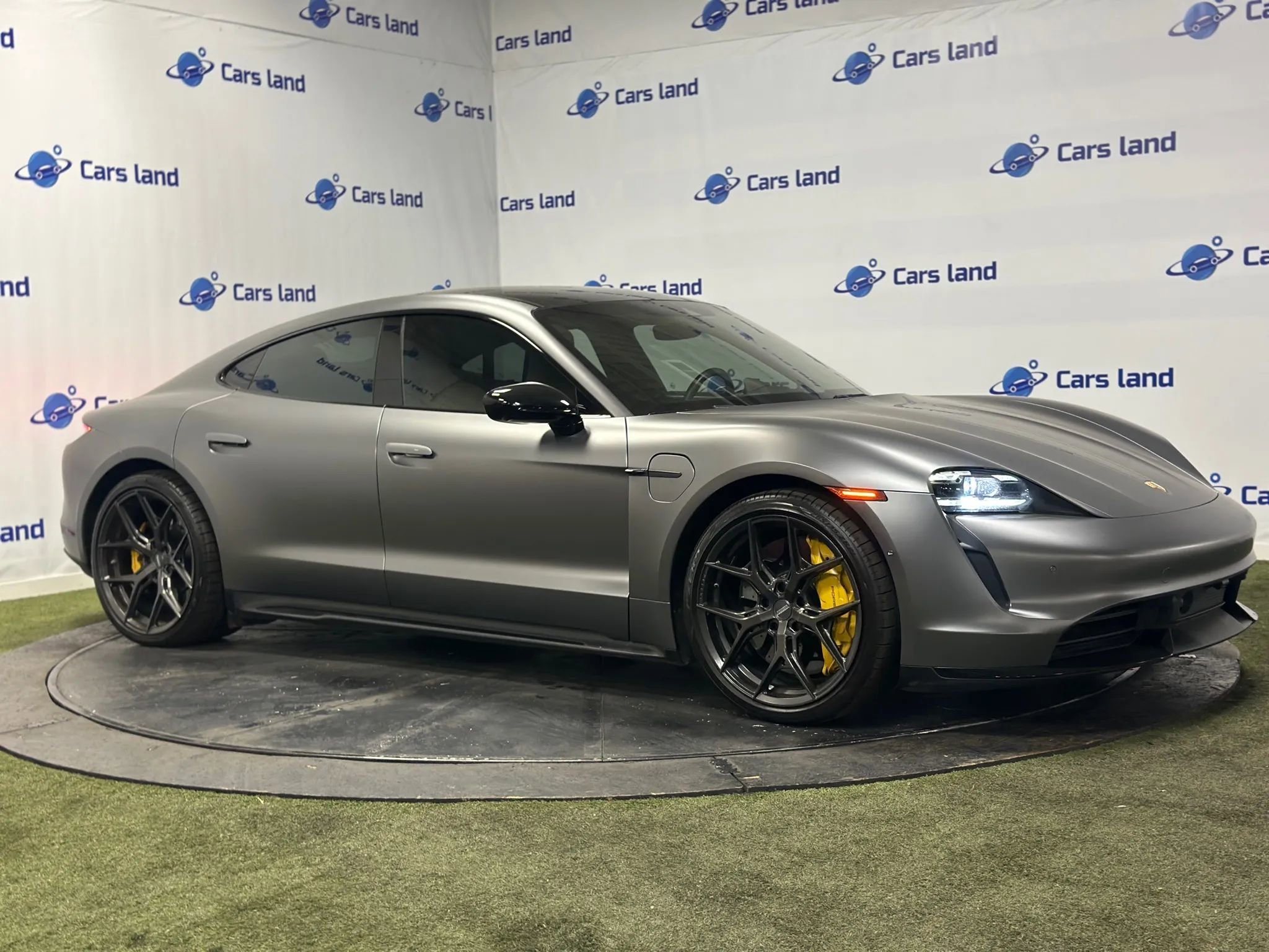 Used 2020 Porsche Taycan Turbo S image 2