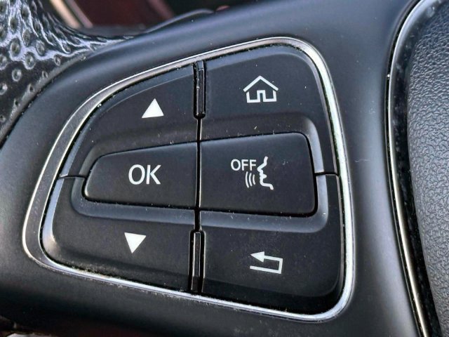 Used 2019 Mercedes-Benz GLC 300 4MATIC image 24
