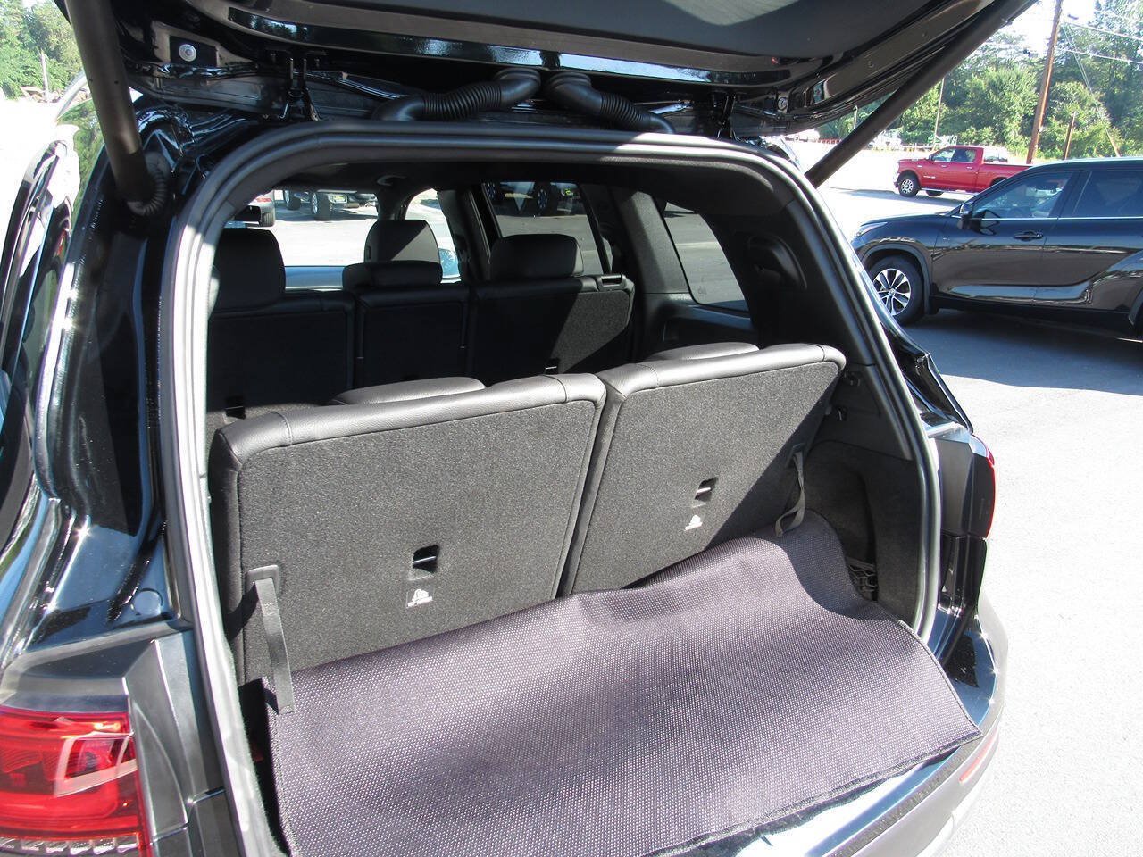 Used 2023 Mercedes-Benz GLB 250 4MATIC image 36