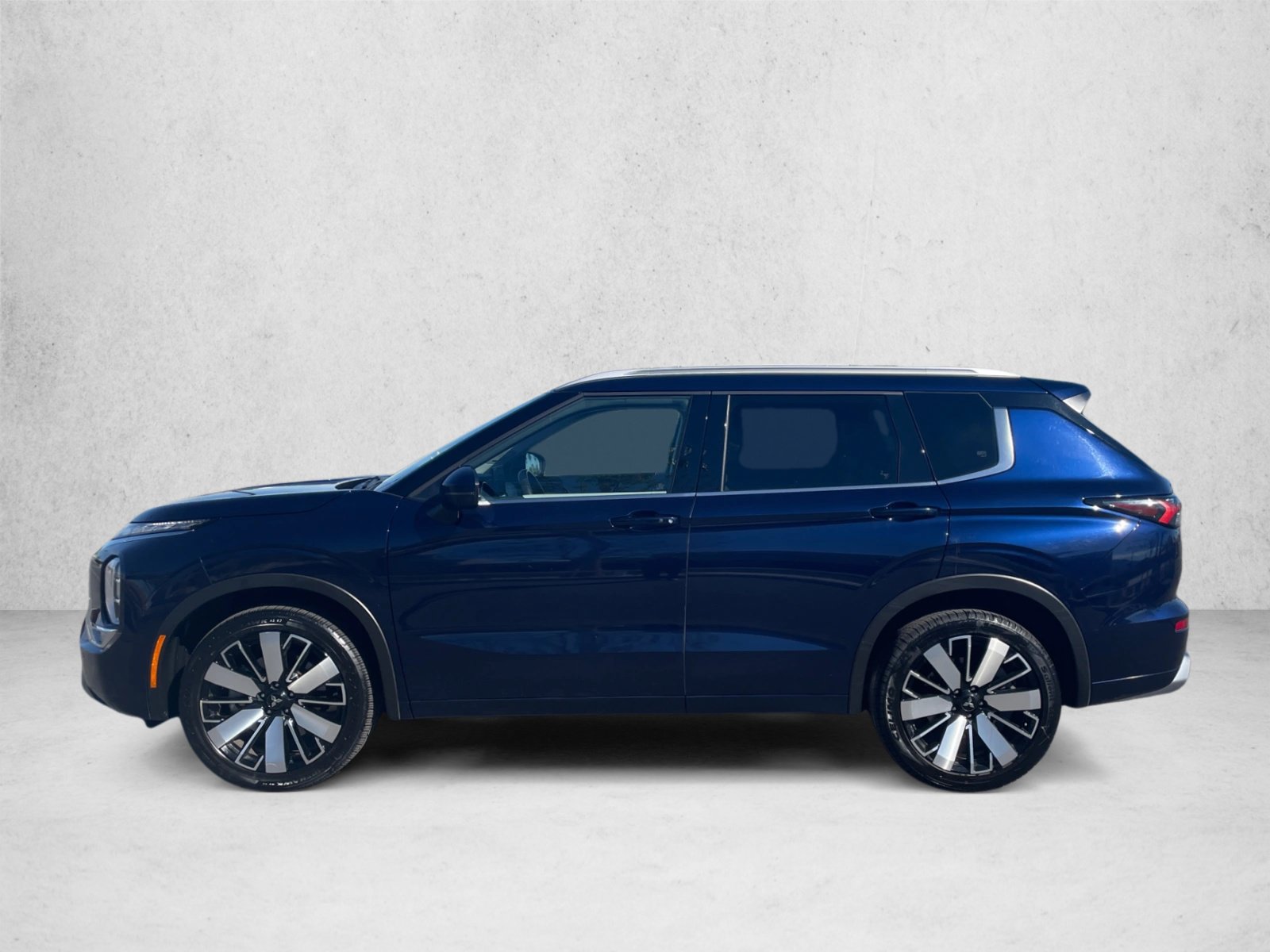Used 2025 Mitsubishi Outlander SEL FWD image 8