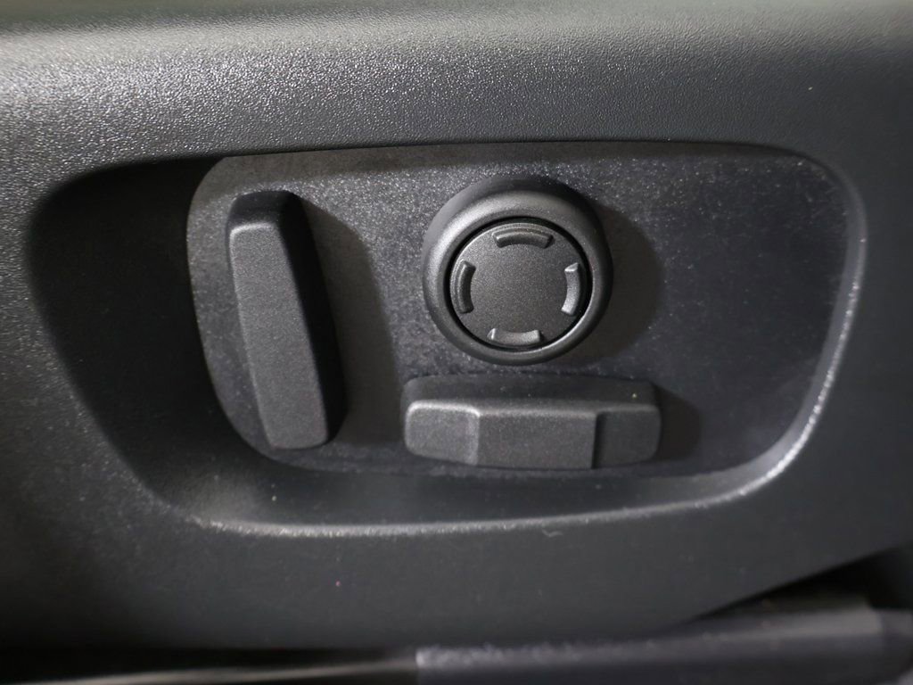 Used 2023 Land Rover Range Rover Velar R-Dynamic S image 39