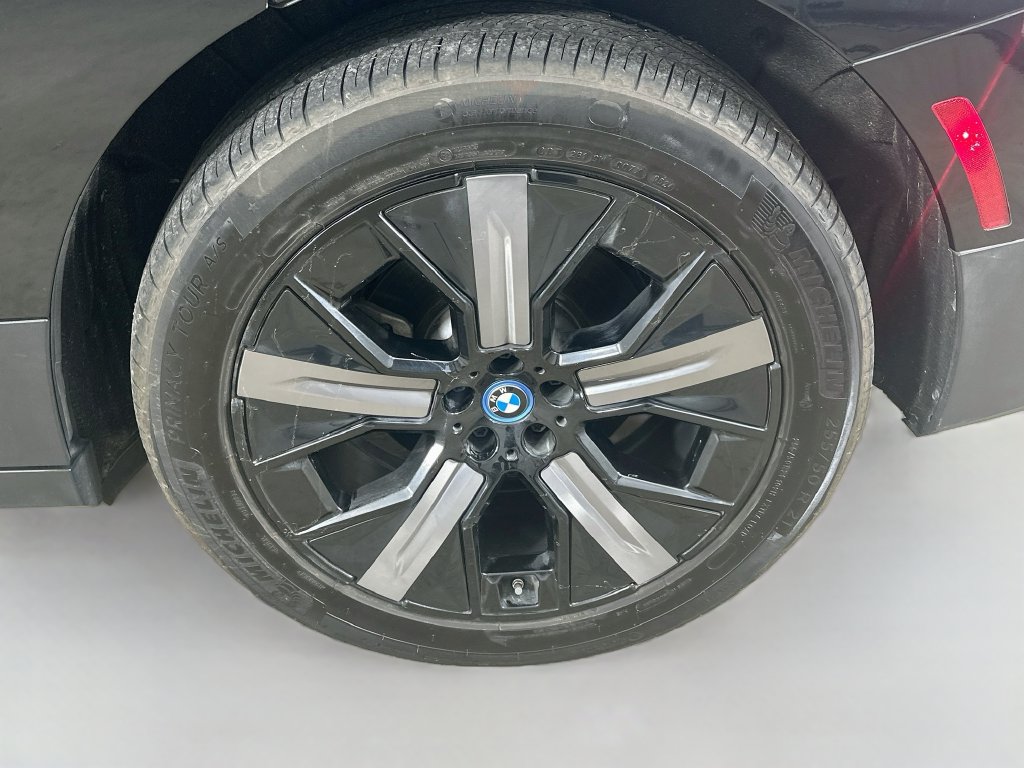 Used 2025 BMW iX xDrive50 w/ Convenience Package AWD/4WD image 38