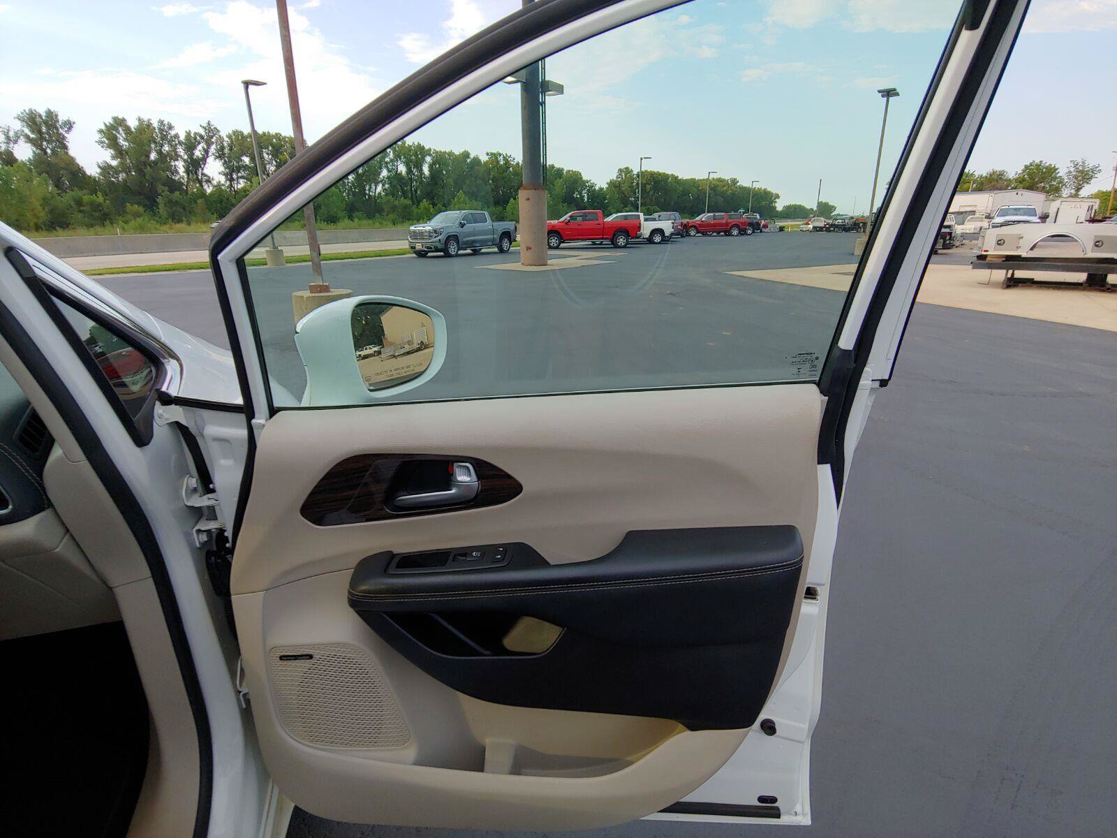 Used 2021 Chrysler Pacifica Limited w/ Premium & Safety Sphere Group AWD/4WD image 30