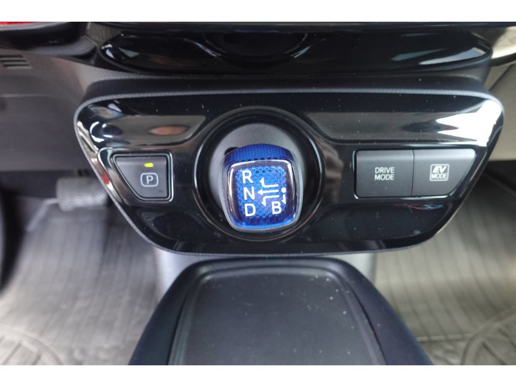 Certified 2021 Toyota Prius L Eco FWD image 17