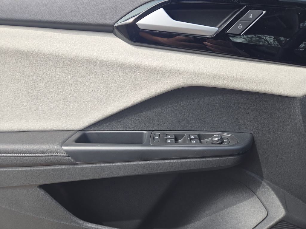 New 2026 Volkswagen Taos S image 17