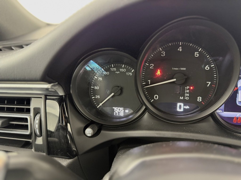 Certified 2025 Porsche Macan image 24