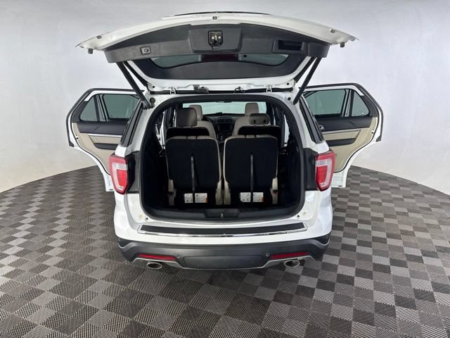 Used 2018 Ford Explorer XLT w/ Equipment Group 202A AWD/4WD image 15